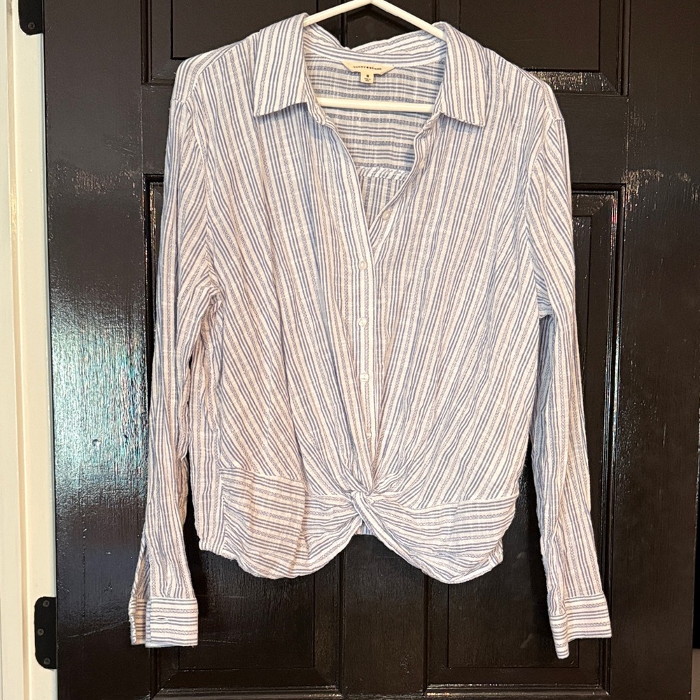 Lucky Twist Front Collared Long Sleeve Buttoned Size M